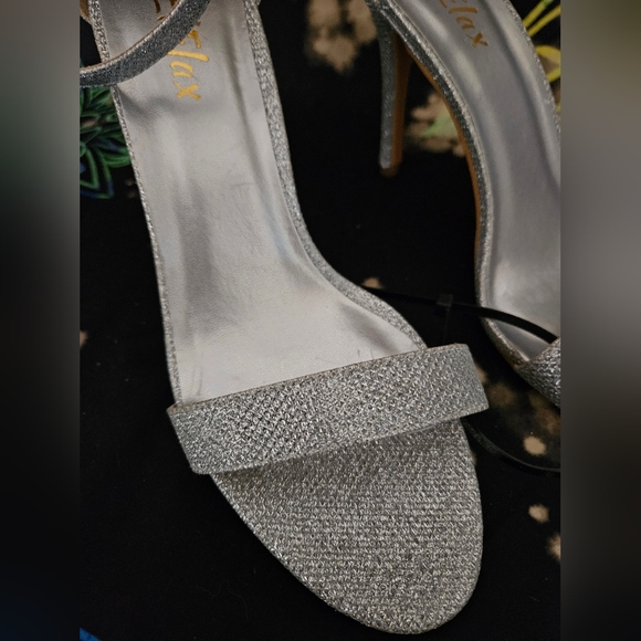 🍍 Sliver Bling ankle strap heels - Picture 3 of 7